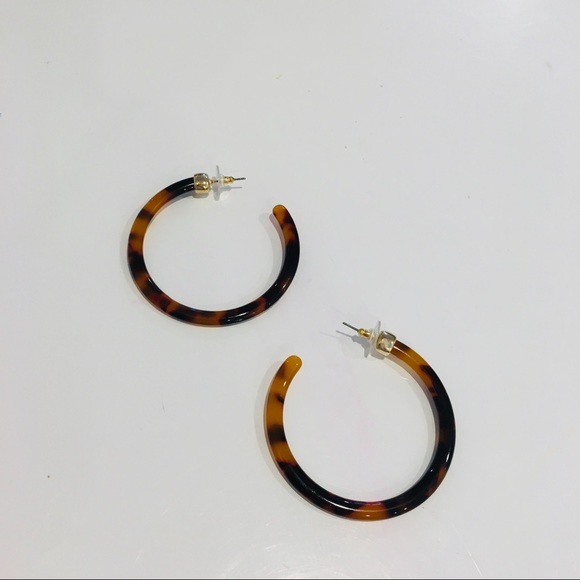 NWT BaubleBar Resin Tortoiseshell Hoop Earrings - Picture 2 of 4